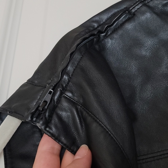 H&M Leather Aline Circle Skater Skirt in Black size 8 - Picture 4 of 6